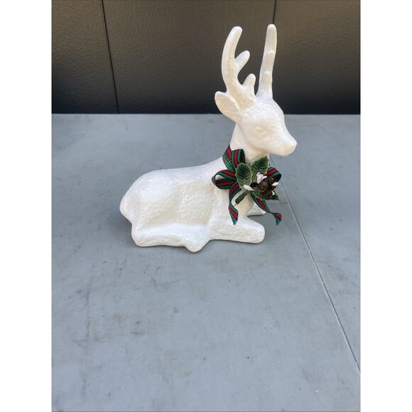 Vintage FLAMBRO White Ceramic Reindeer Holiday Decor With Scarf Christmas - Picture 6 of 12